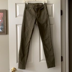 Gap size 4 olive green skinny jeans